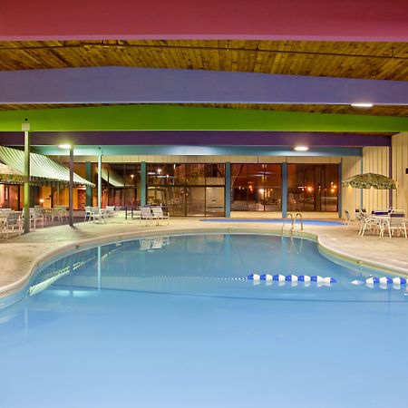 Holiday Inn Rockford By Ihg Exterior foto